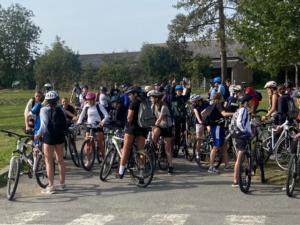 les élèves avec les vélos